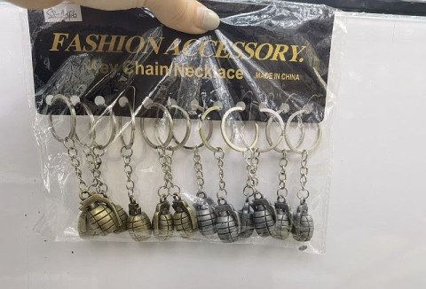 Brelok metalowy, granat Adar (544147) Brelok metalowy, granat Adar (544147)