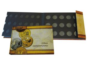Klaser numizmatyczny Warta ALBUM Z KLAPKĄ - beżowy 250 mm x 176 mm (112-012)