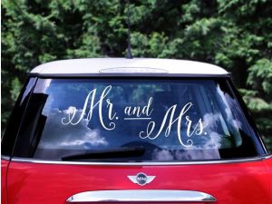 Ozdoba weselna Partydeco Naklejka ślubna na samochód - Mr. and Mrs. (CS3-008)